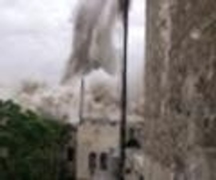 Muhalifler, Esed güçlerinin karargahını bombaladı