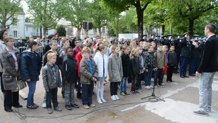 8 MAI A VESOUL : LES ECOLIERS CHANTENT LA MARSEILLAISE