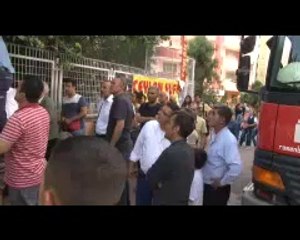 Kızı için dut topladığı duvardan düştü koluna demir korkuluk saplandı