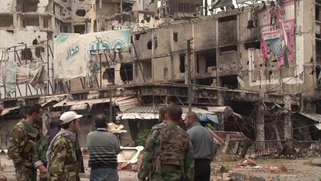 Forças sírias comemoram retomada de Homs