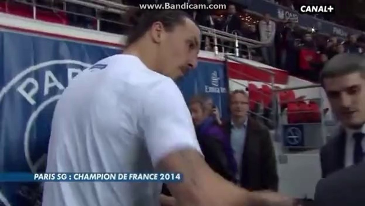 Ibrahimovic'ten oğlunun ayağına basan Gazeteci'ye azar