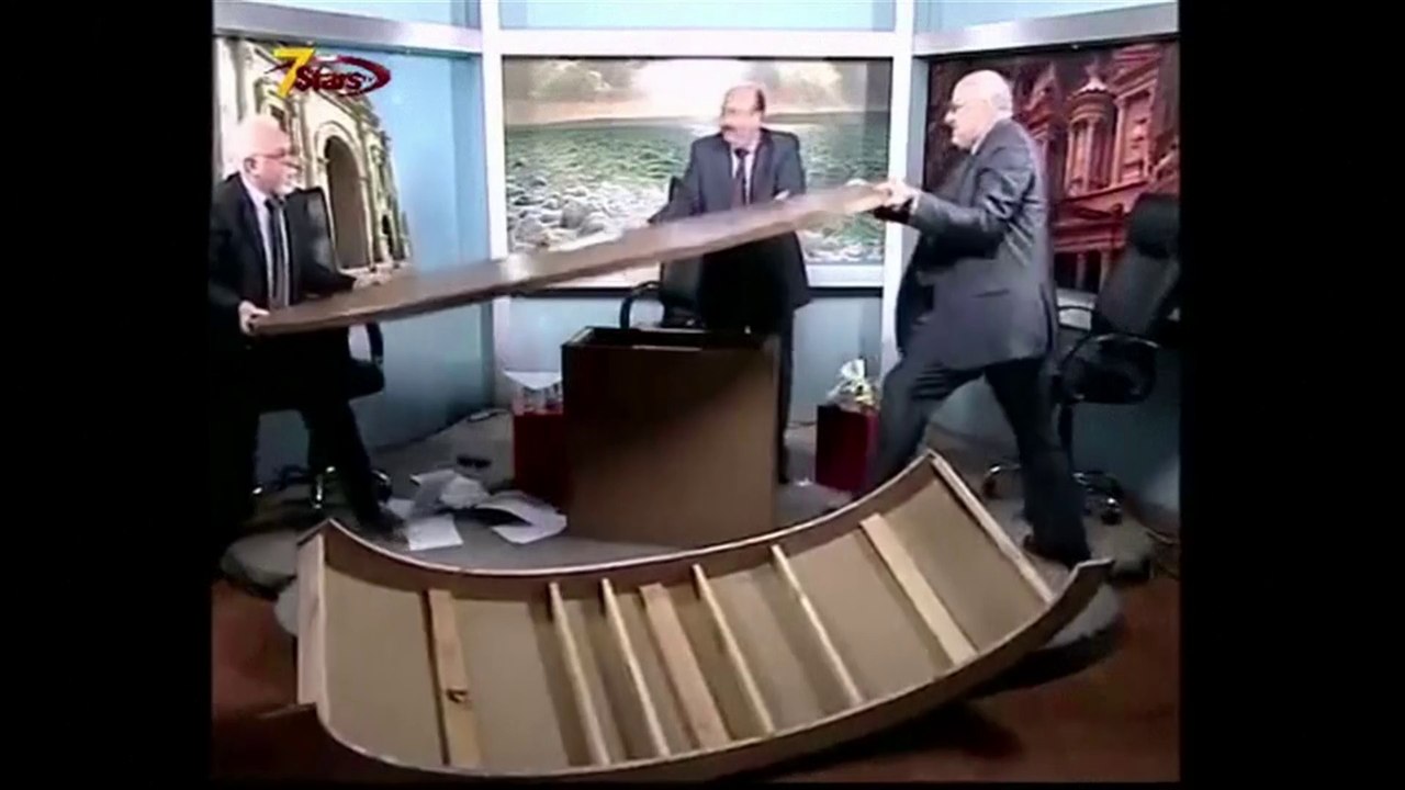 Deux invités détruisent le plateau d'une télévision jordanienne
