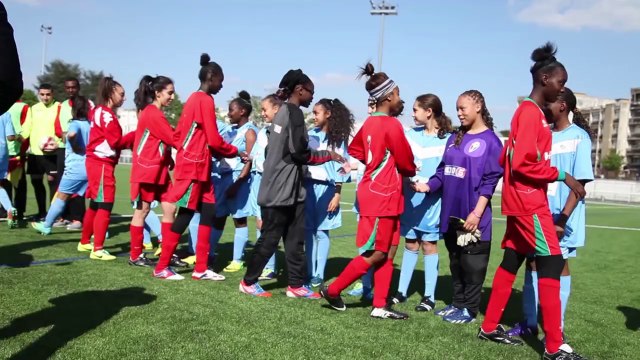 Avec les jeunes footballeuses clichoises !