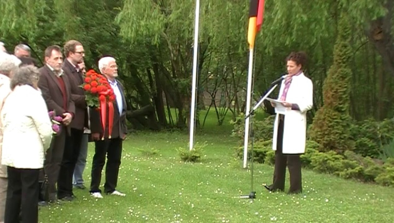 Kranzniederlegung 69.Jahrestag der Befreiung und Kriegsende mit MdL Evelyn Edler in Wernigerode 08.05.2014