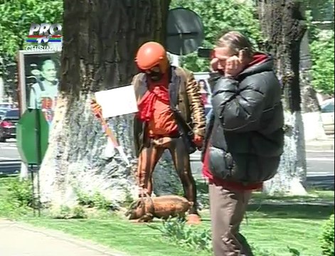 Протест в стиле Мэтэсару перед посольством России в РМ и в каком образе он представил Рогозина