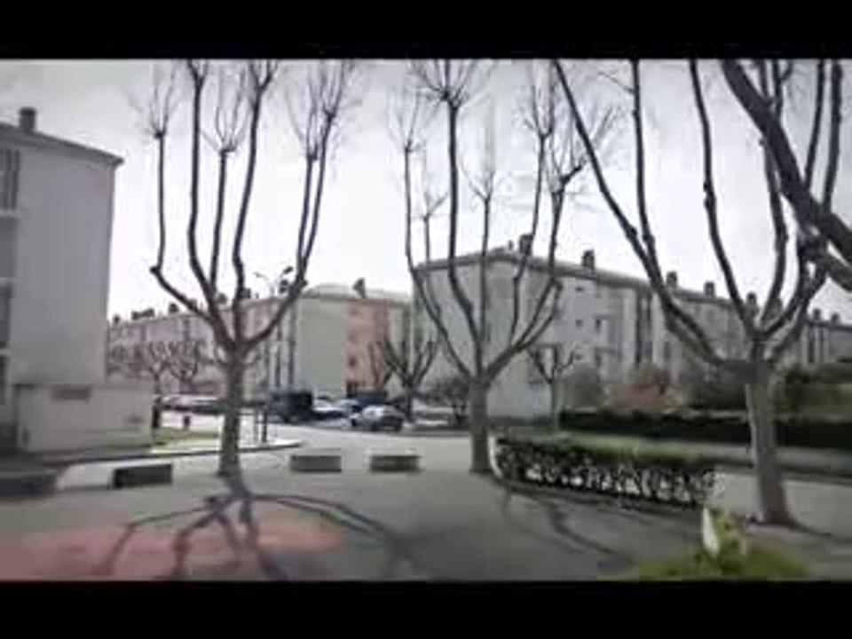 Tarascon (13) : visite de la cité "Les Ferrages"