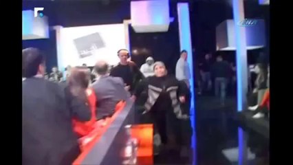 7 Yıldır Görmediği Annesine Uçan Tekme Atmak