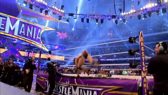 Des catcheurs rendent hommage à un petit fan atteint d'un cancer! Adorable...