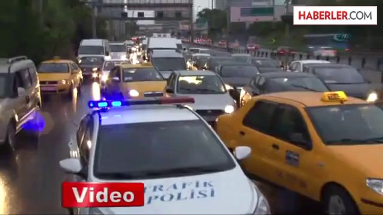 Yağmur Trafik Kazalarını da Beraberinde Getirdi