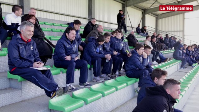 Football. Aider les ados prometteurs à garder la tête sur les épaules