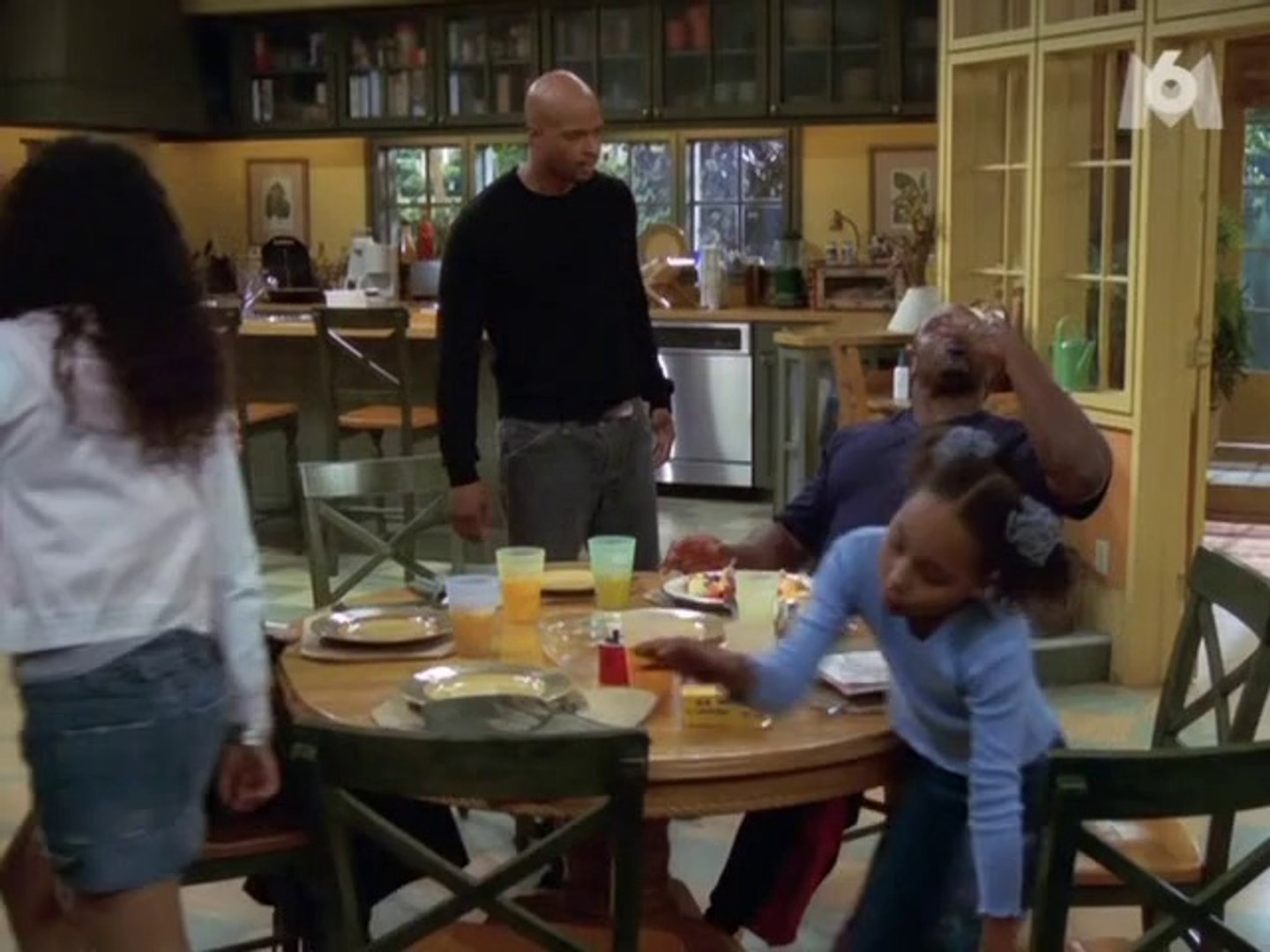 Ma Famille D Abord 4x22 L Envahisseur Saison 4 Video Dailymotion