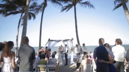 Dramatic rescue Wedding party in Australia save fisherman