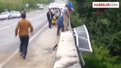 Muğla'da Buğday Yüklü Kamyon Esen Çayı'na Uçtu