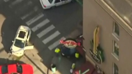 High speed car chase in US ends with a crash