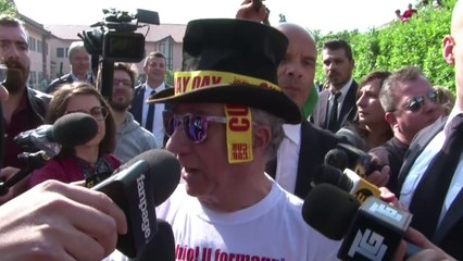 Berlusconi começa a cumprir pena