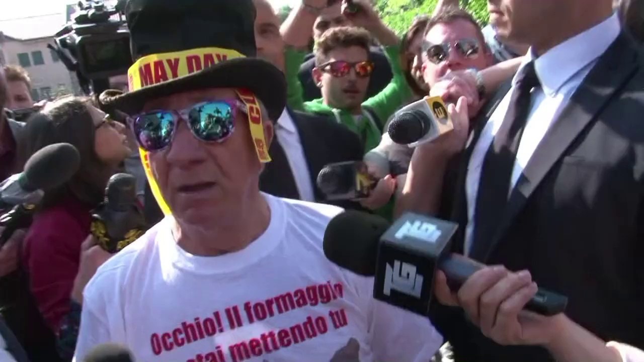 Berlusconi tritt strafe an: ex-regierungschef im altenheim