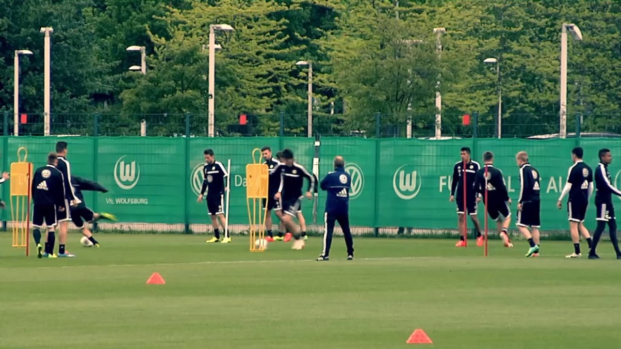 Allofs lobt Arnold und fordert Knoche