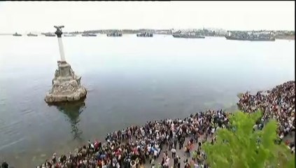 Vladimir Poutine parade dans le port de Sébastopol, en Crimée