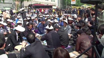 Ferry surcoreano: familiares acampan