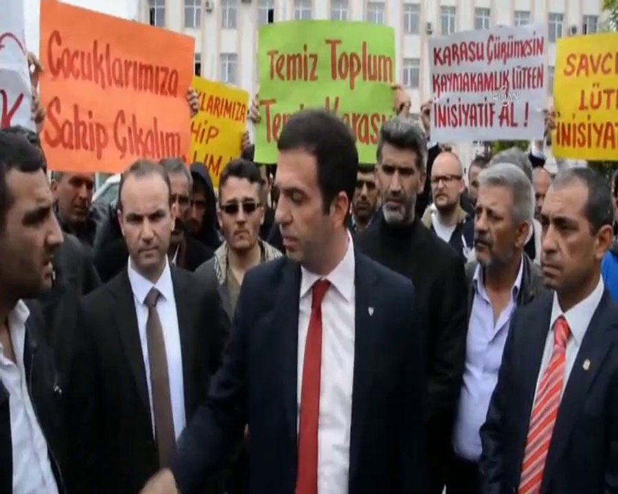Linç için duvara tırmandı