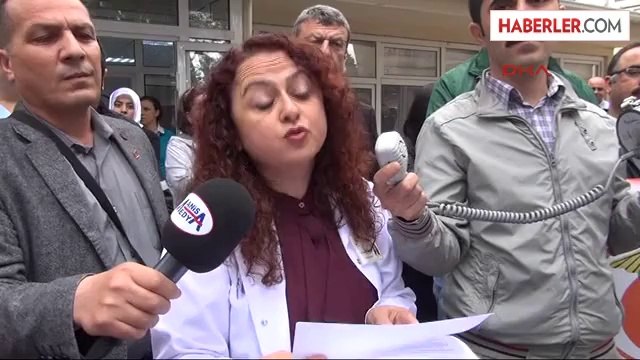 Manisalı Doktorlardan Şiddete Hayır Eylemi