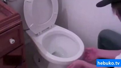 klozeti streç filmle kaplayarak sevgilisine şaka yapan genç