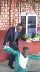 Video: African Guy Answers His Phone During Pastor's Anointment! I'm Under Serious Anointment, I Will Call You