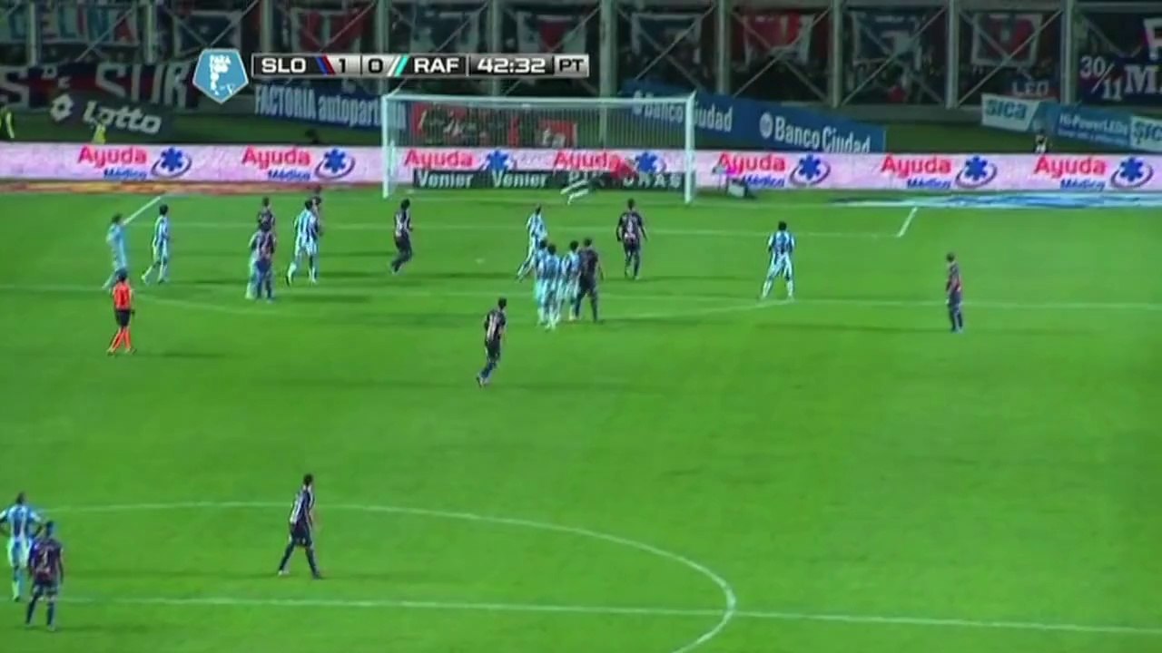 Navarro scores sensational 30 yard free kick!