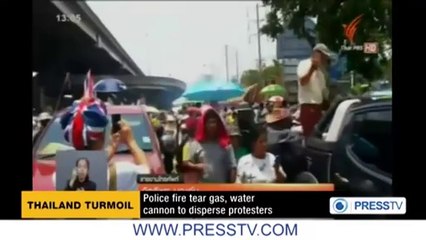 Thailand protestors tear gas police 9 May 2014