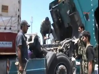 Türk yardım TIR'ları vuruldu