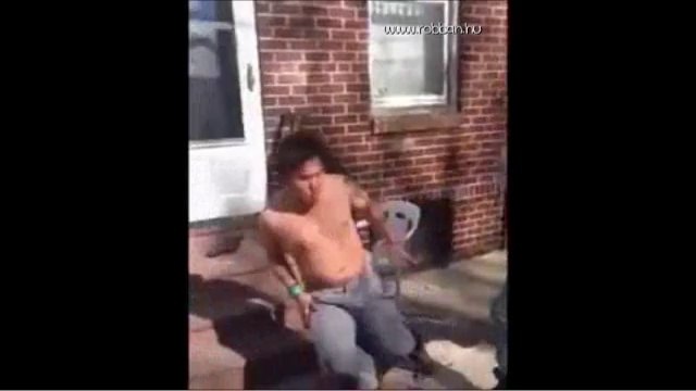 A Kegyetlen Meztelen Harcos :)