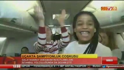 Şampiyonluk coşkusu uçakta devam etti!