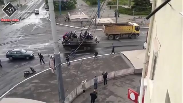 Ukraine BMP-2 Captured by pro-Russian Civilians Мариуполь