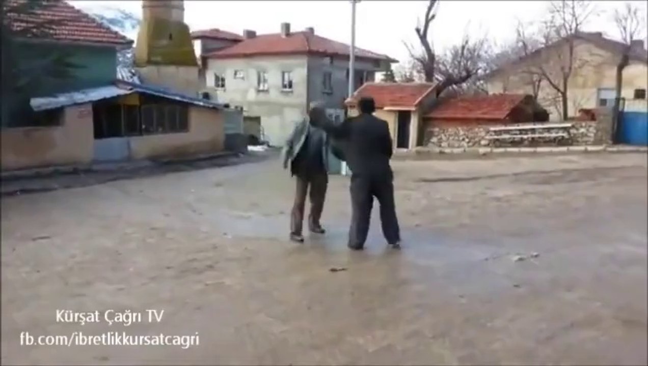 Çocukluğunu Yaşayamamış Dövüşen Dedeler