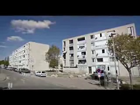 Vitrolles (13) : visite du quartier La Petite Guarrigue