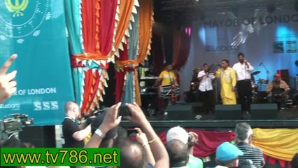 Melna De Naal Ayee Mitro Bhangra song by Heera at Trafalgar Sq London