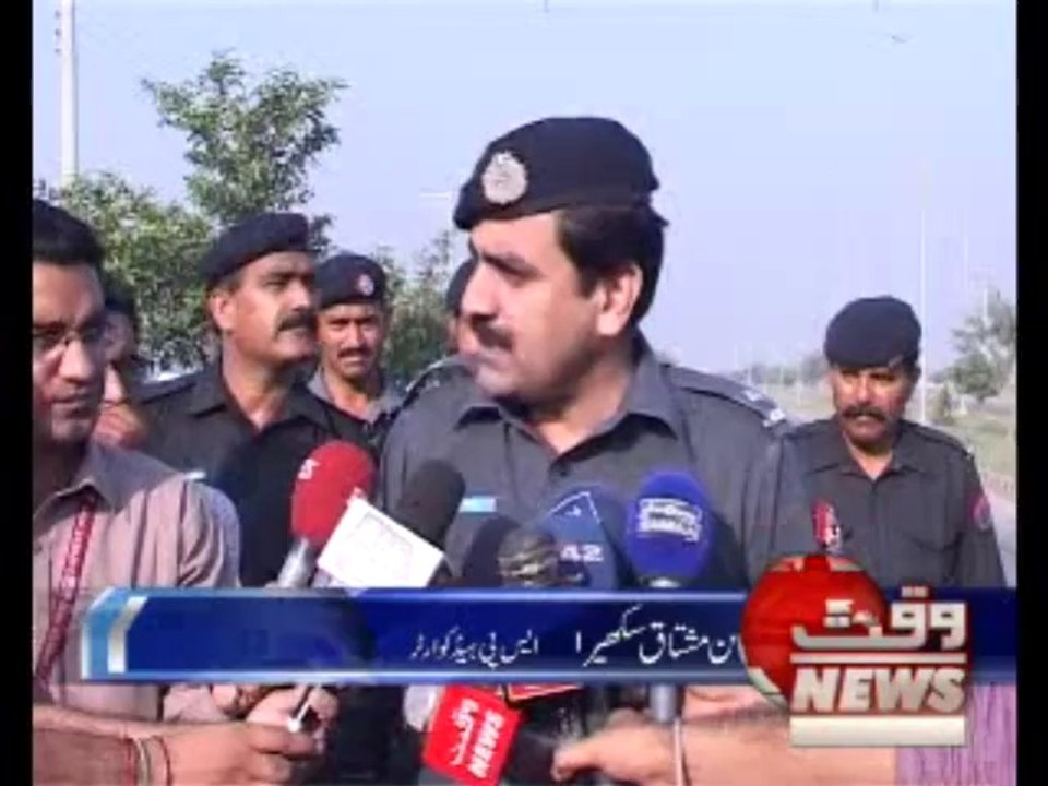 LHR-RECURITMENT-PKG-HAFIZ-ABDUL-REHMAN-20SEP2013 police job candidate run race test protest against police hussain mushtaq sp mt
