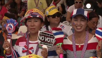 Pro and anti-government protesters assemble in Bangkok