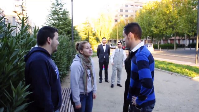 Academia de Mayordomos 1x07 - Llevar una bandeja con estilo