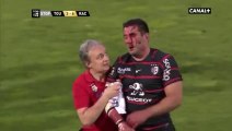 So impressive and bloody head injury during Rugby game... Florian Fritz is a strong guy!