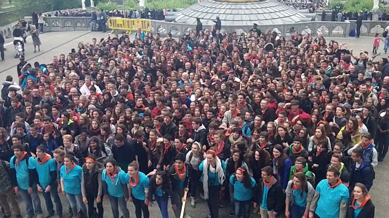 Rassemblement à Lourdes des 4èmes-3èmes (www.pourtoiquisuisje.fr) 2014