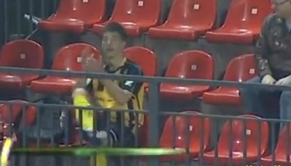 Attığı Golü Tribüne Çıkıp Alkışlayan Oyuncu