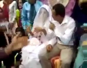 groom hit her bride during marriage ceremony.