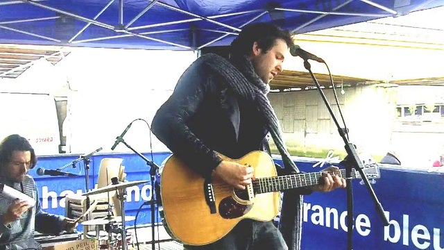 Nicom chante pour les auditeurs de France Bleu Haute-Normandie