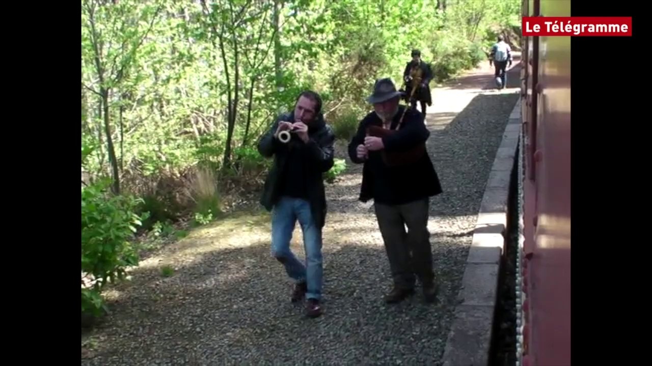Vapeur du Trieux. La loco a sifflé trois fois aujourd'hui !