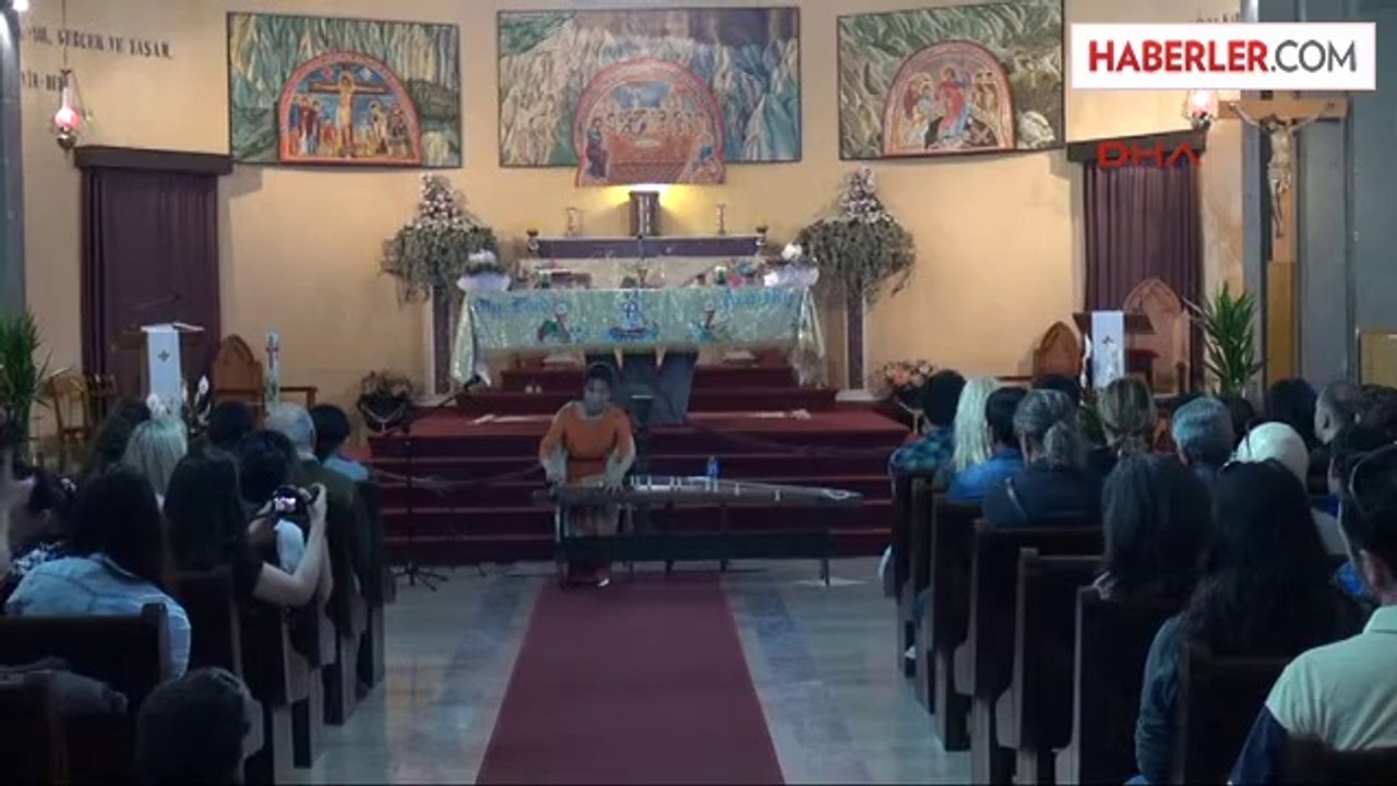 Bebekli Kilise'de Atsuko Suetomi'den Koto Dinletisi