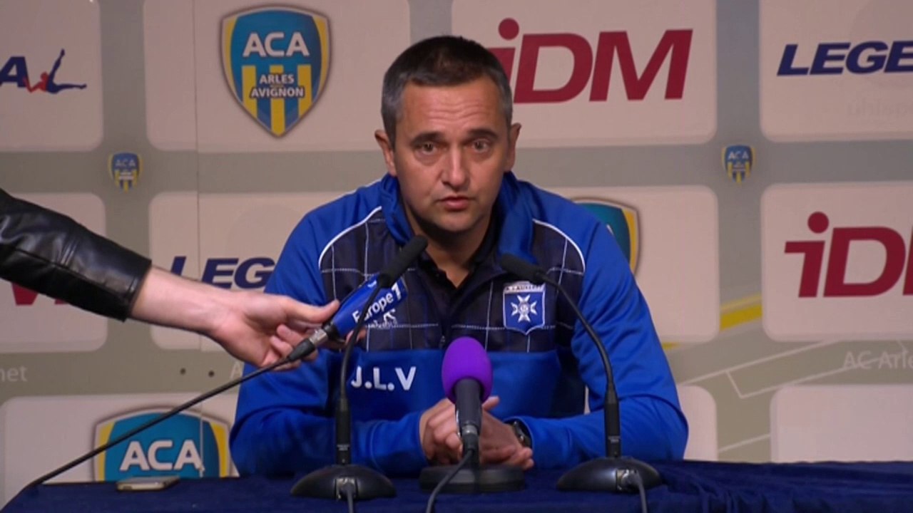 Conférence de presse AC Arles Avignon - AJ Auxerre (0-2) : Franck  DUMAS (ACA) - Jean-Luc VANNUCHI (AJA) - 2013/2014