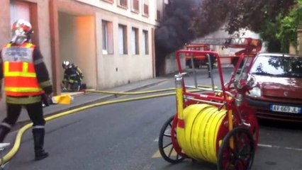 Une voiture prend feu dans le sous-sol d'un immeuble à Bergerac