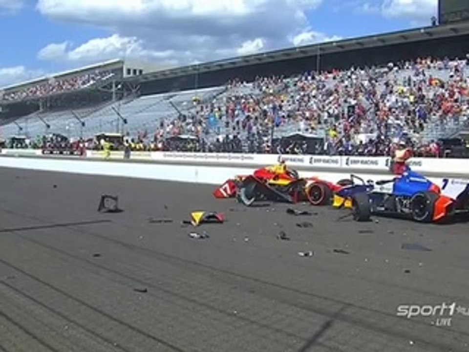 Indycar 2014 Indianapolis GP Massive crash Start Saavedra Munoz