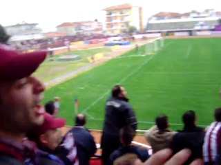 Έκανες το γήπεδο να χύσει, Κυπαρίσση (Βέροια-ΑΕΛ 2003-04)